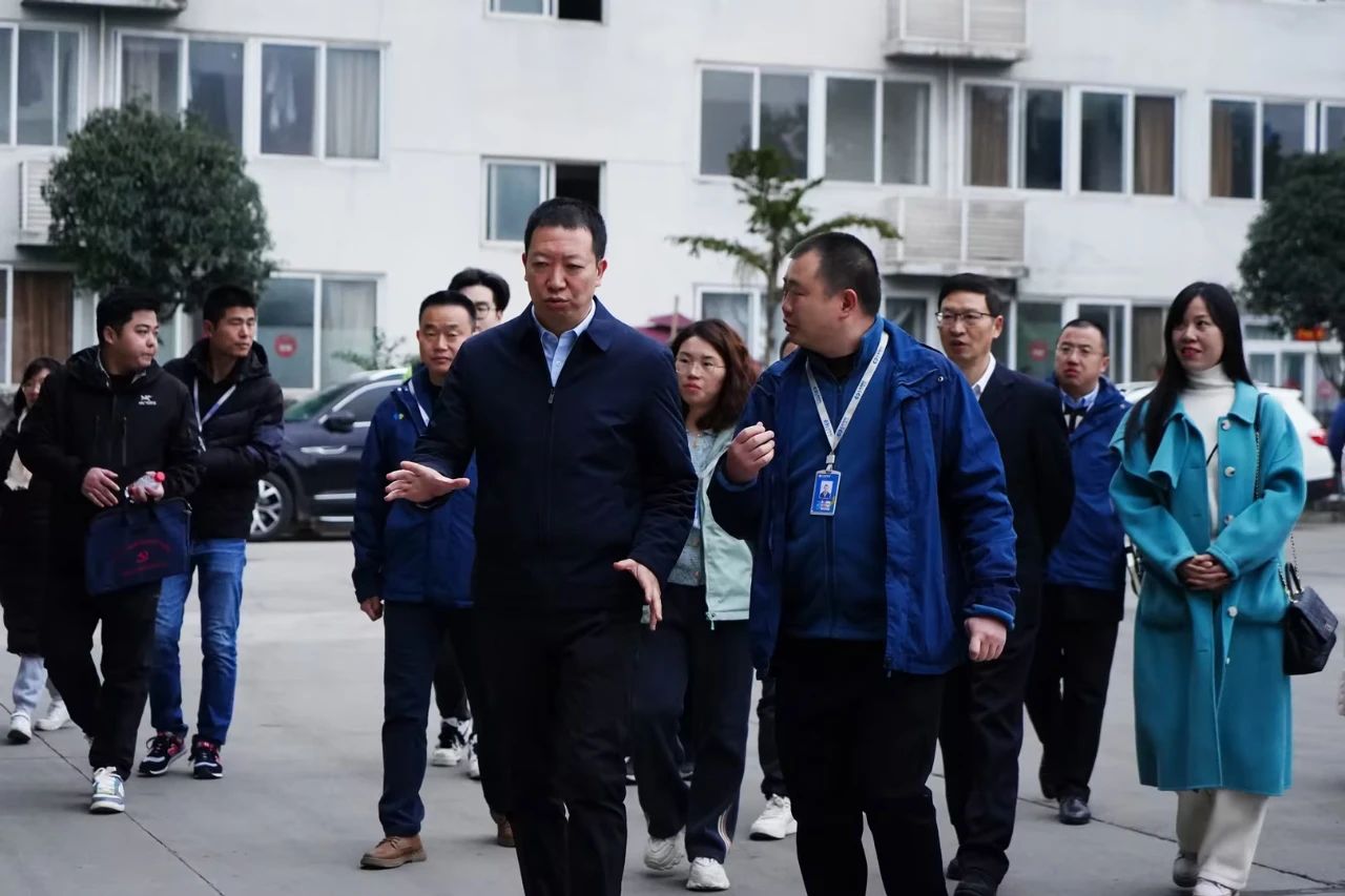 四川省司法廳領(lǐng)導(dǎo)調(diào)研藍(lán)海，并召開中小企業(yè)權(quán)益保障座談會(圖1)