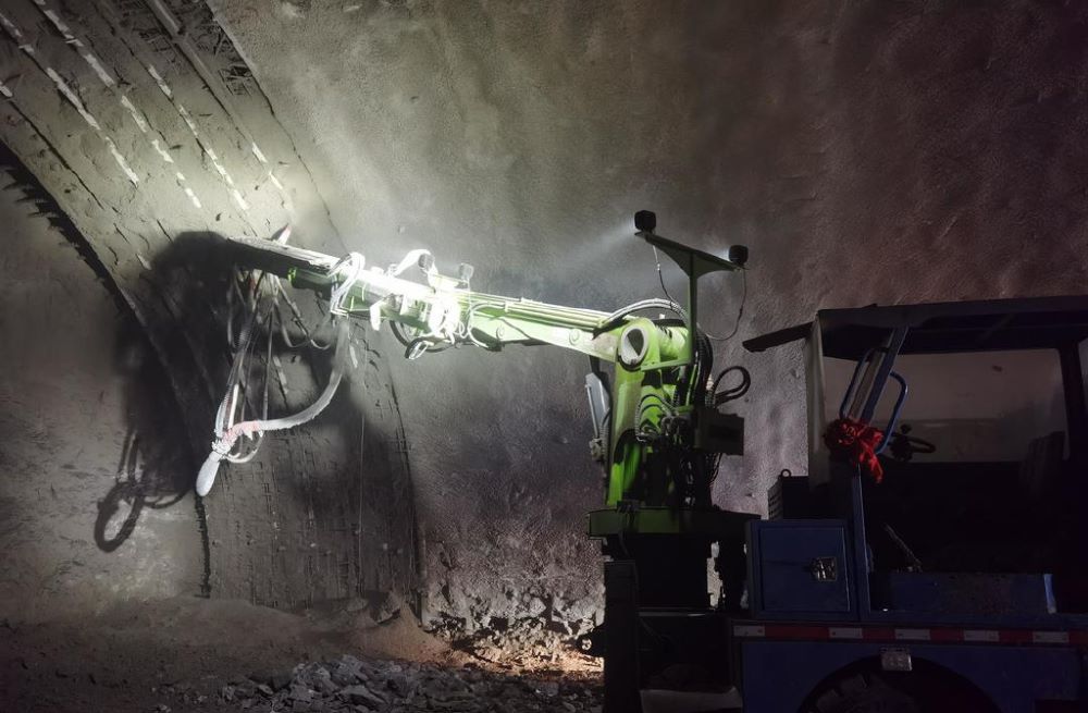 混凝土濕噴機(jī)械手，提升施工效率和質(zhì)量，降低成本與回彈率(圖1)