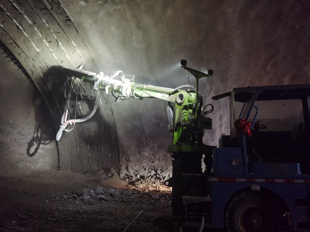 混凝土濕噴臺車的6大優(yōu)點和4大應用領域(圖1)