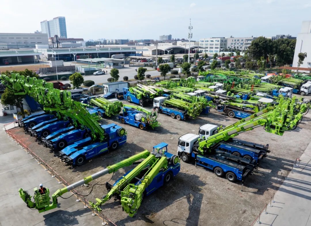 《四川日?qǐng)?bào)》頭版報(bào)道:藍(lán)海智能新一批大型智能裝備準(zhǔn)備發(fā)往全國(圖3) 《四川日?qǐng)?bào)》頭版報(bào)道:藍(lán)海智能新一批大型智能裝備準(zhǔn)備發(fā)往全國(圖3)
