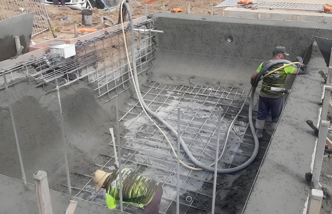 泳池噴射混凝土需要多長時(shí)間才能固化？（建議濕養(yǎng)至少 7 天）(圖1)