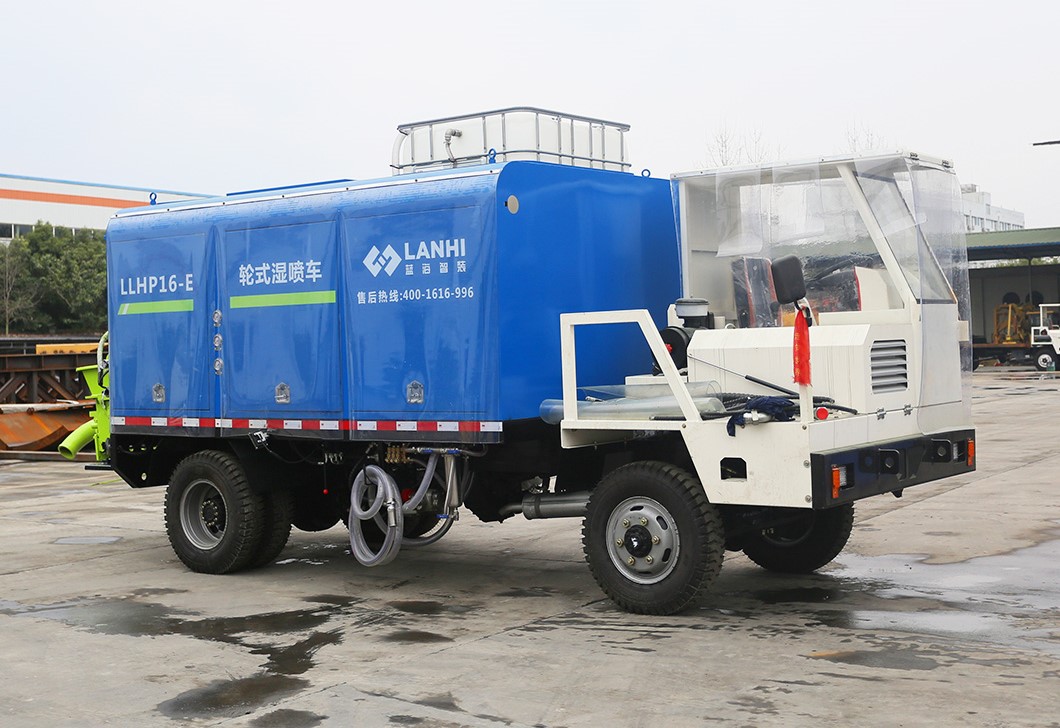 濕噴臺車，一種集行走、泵送、噴射功能于一體的大型智能化工程機械(圖1)
