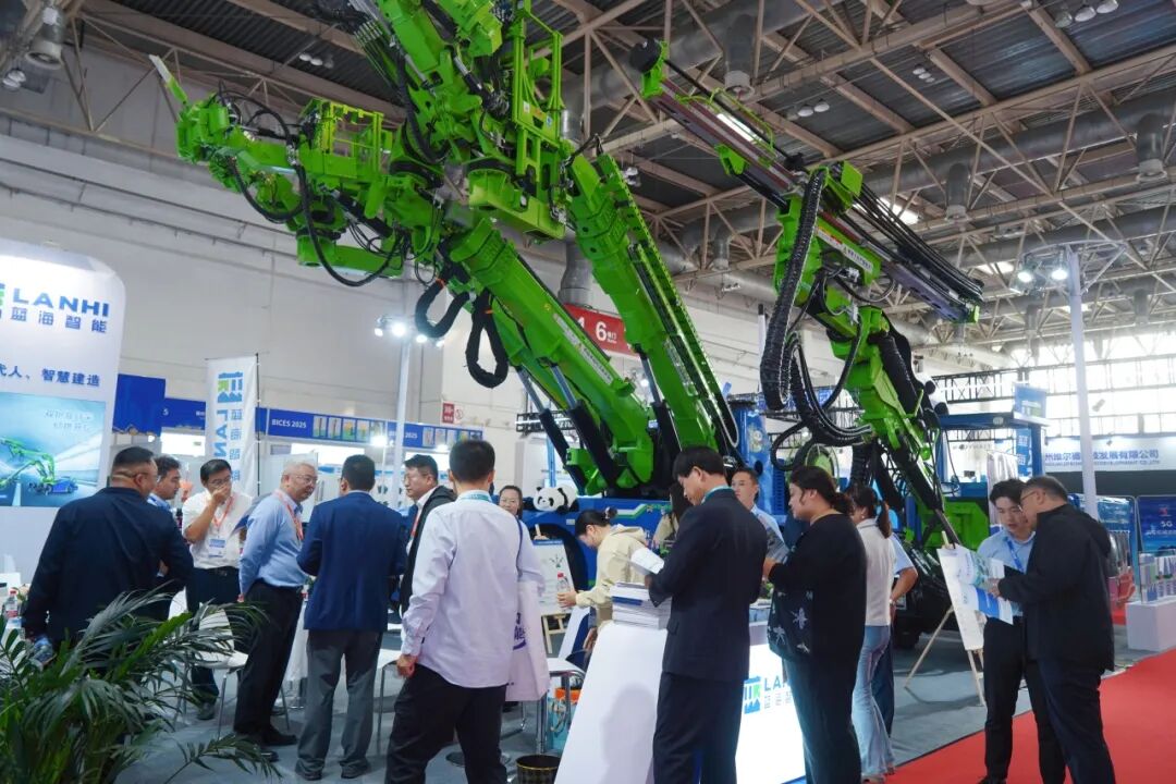 【BICES 2025現(xiàn)場回顧】藍(lán)海智能圓滿收官第十七屆北京工程機械展(圖2)